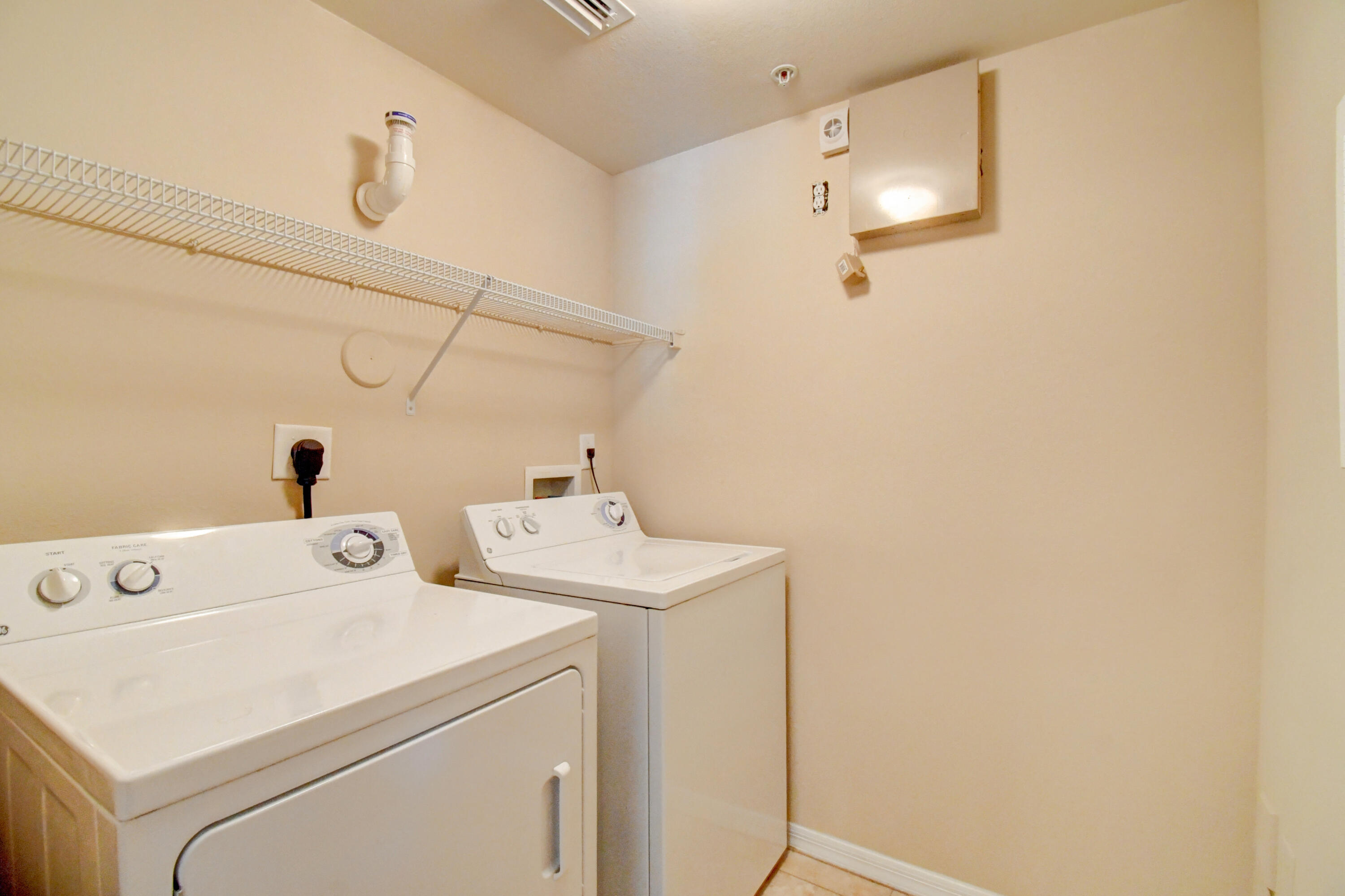 VILLAS AT EMERALD DUNES CONDO - Residential Lease