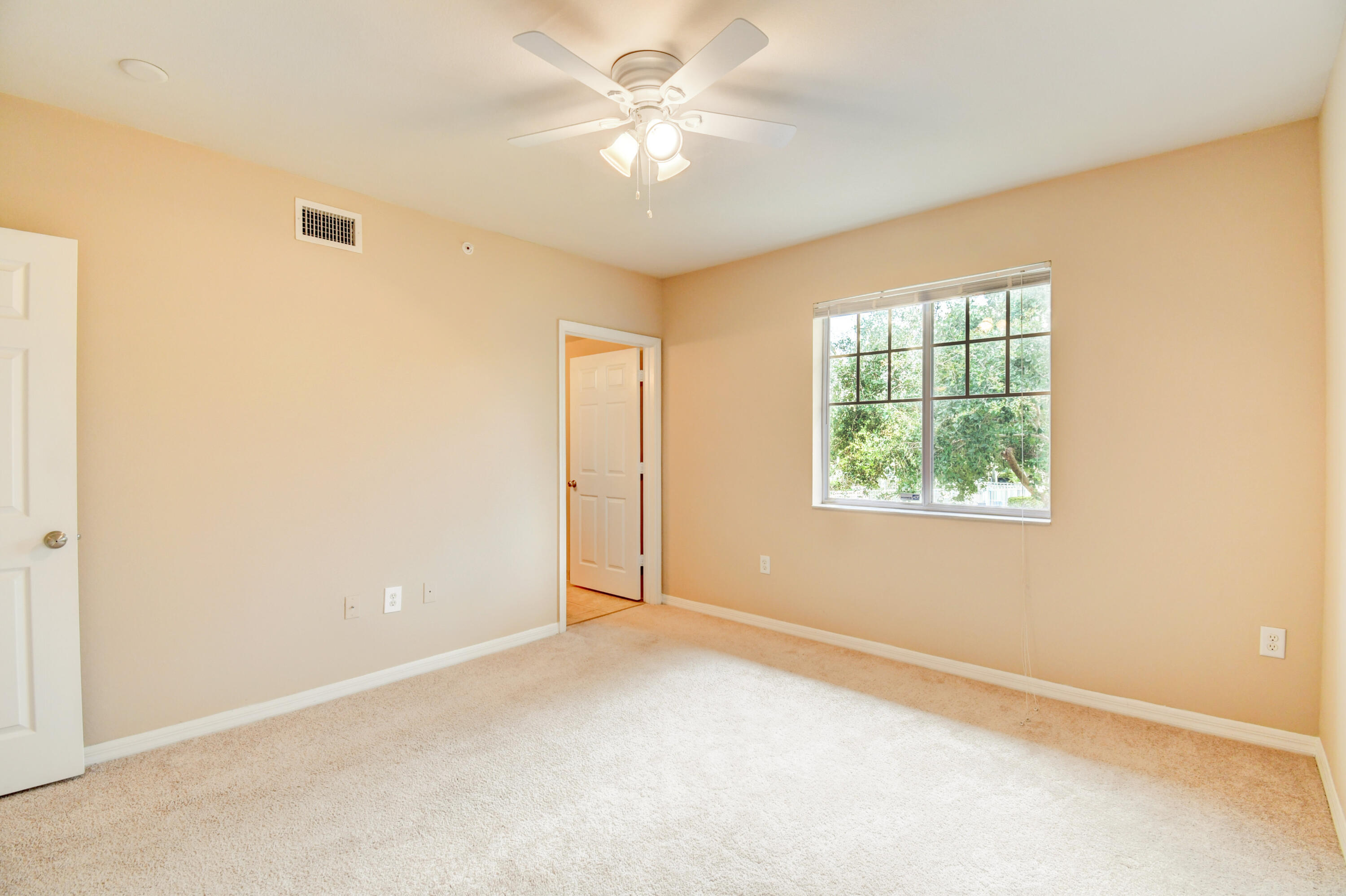 VILLAS AT EMERALD DUNES CONDO - Residential Lease