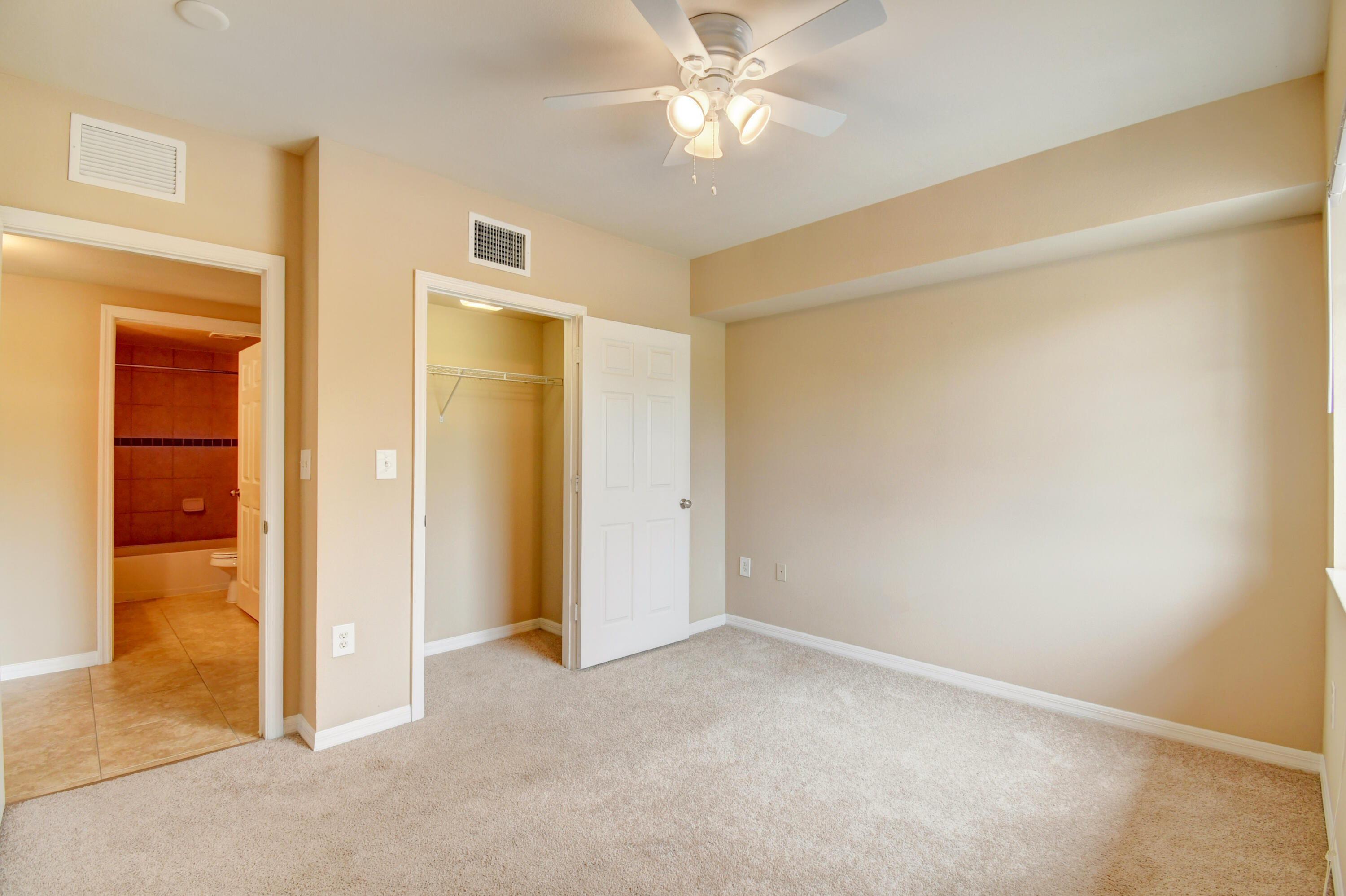 VILLAS AT EMERALD DUNES CONDO - Residential Lease