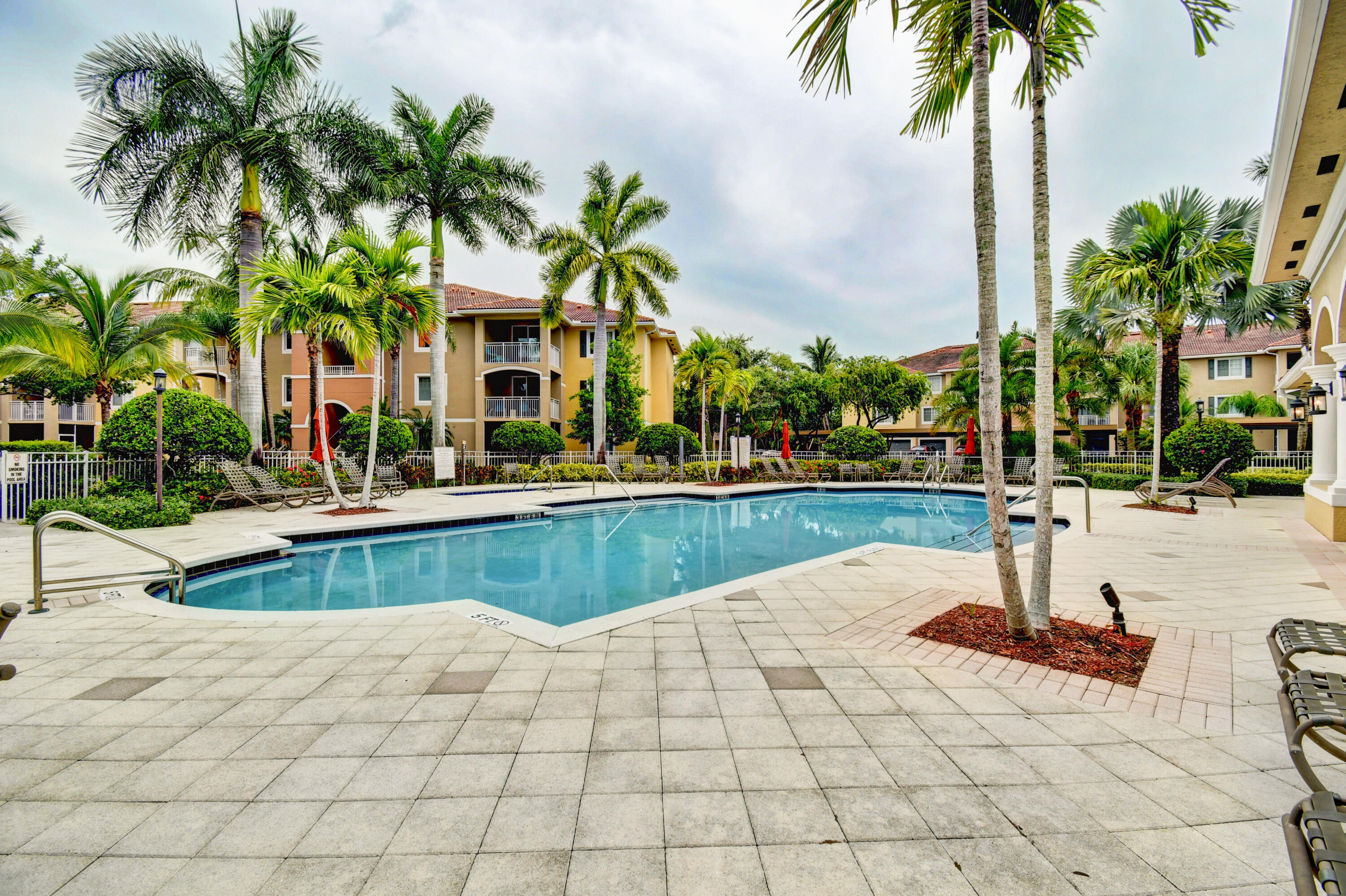 VILLAS AT EMERALD DUNES CONDO - Residential Lease