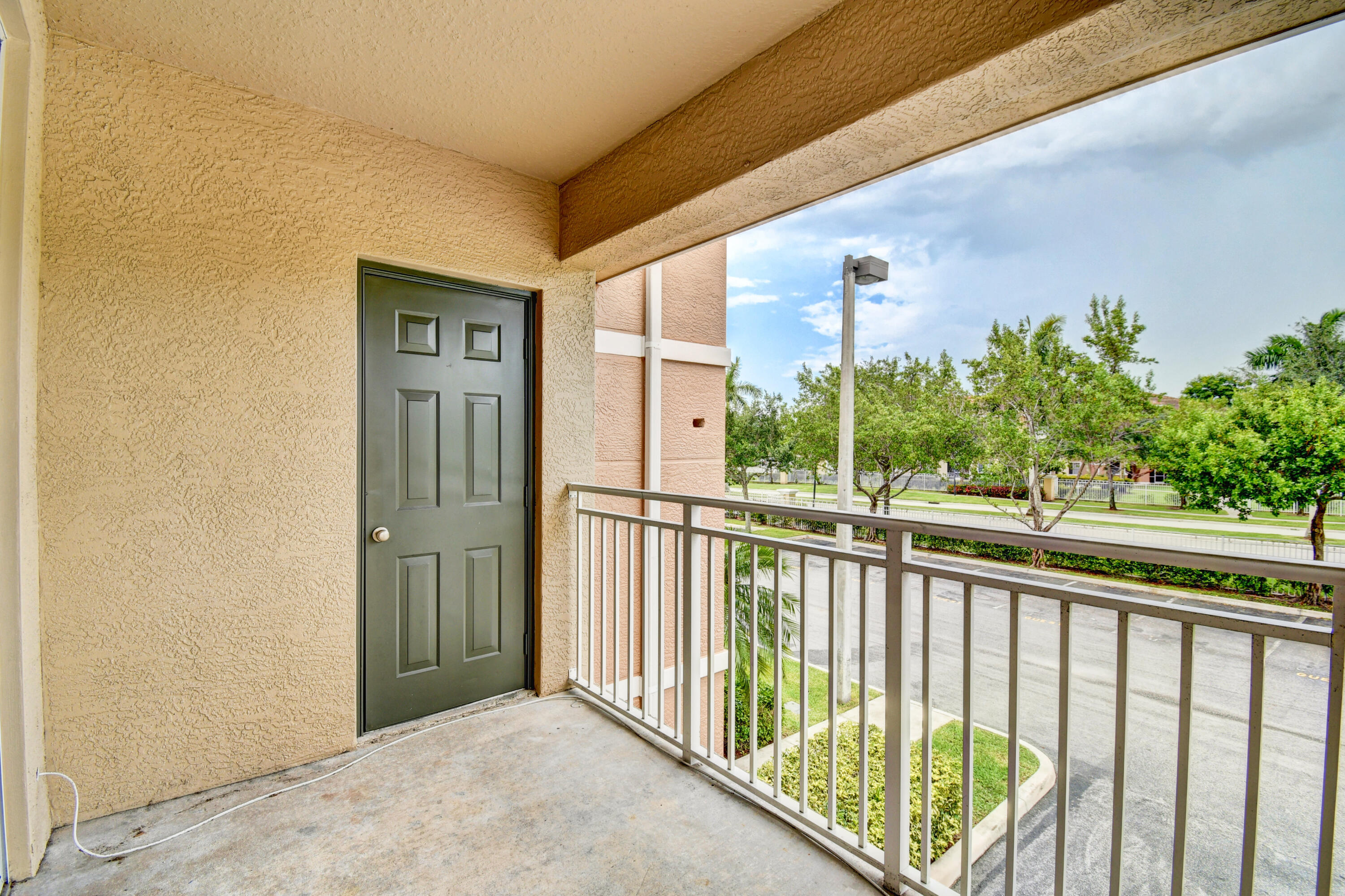 VILLAS AT EMERALD DUNES CONDO - Residential Lease