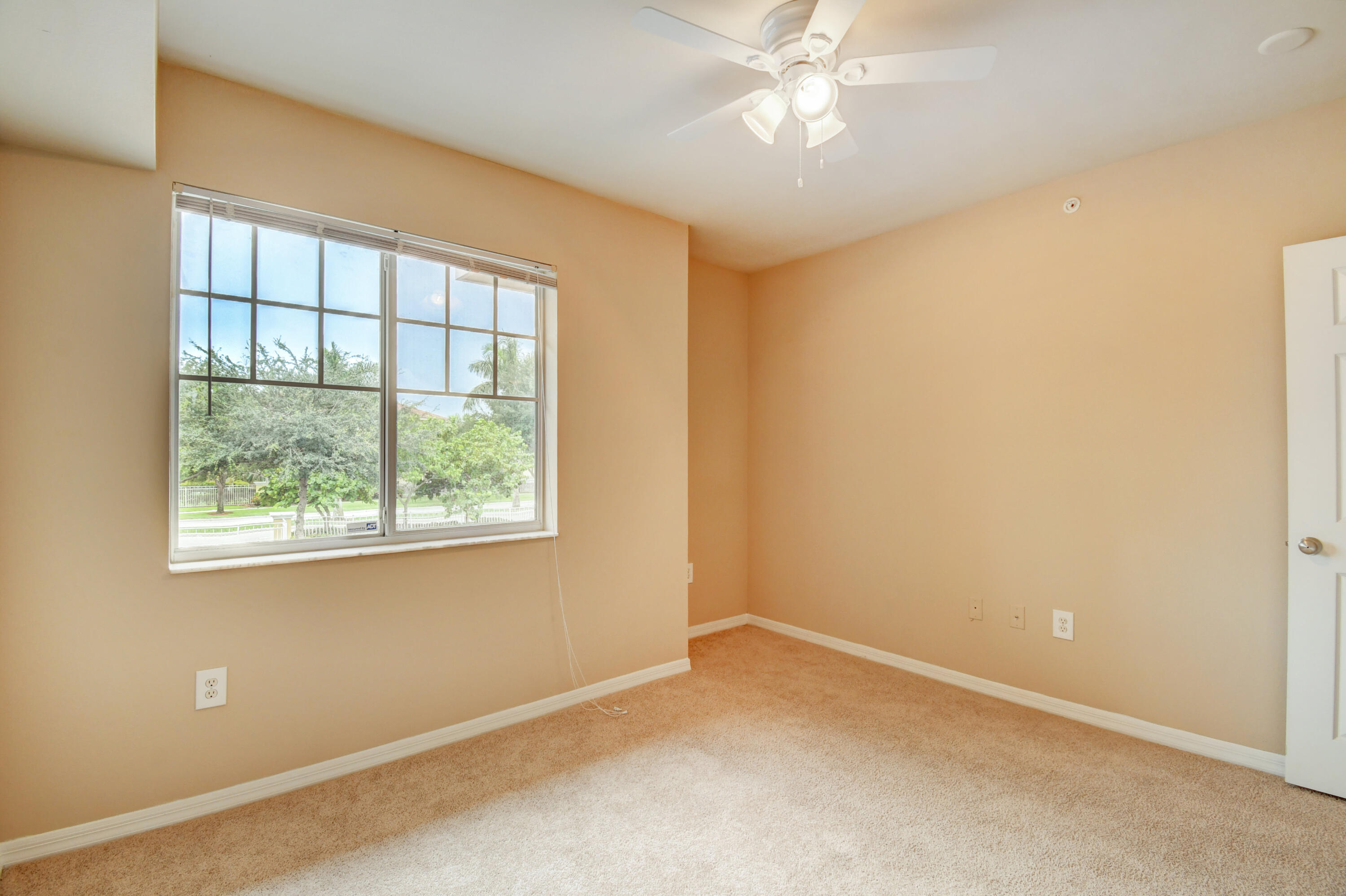 VILLAS AT EMERALD DUNES CONDO - Residential Lease