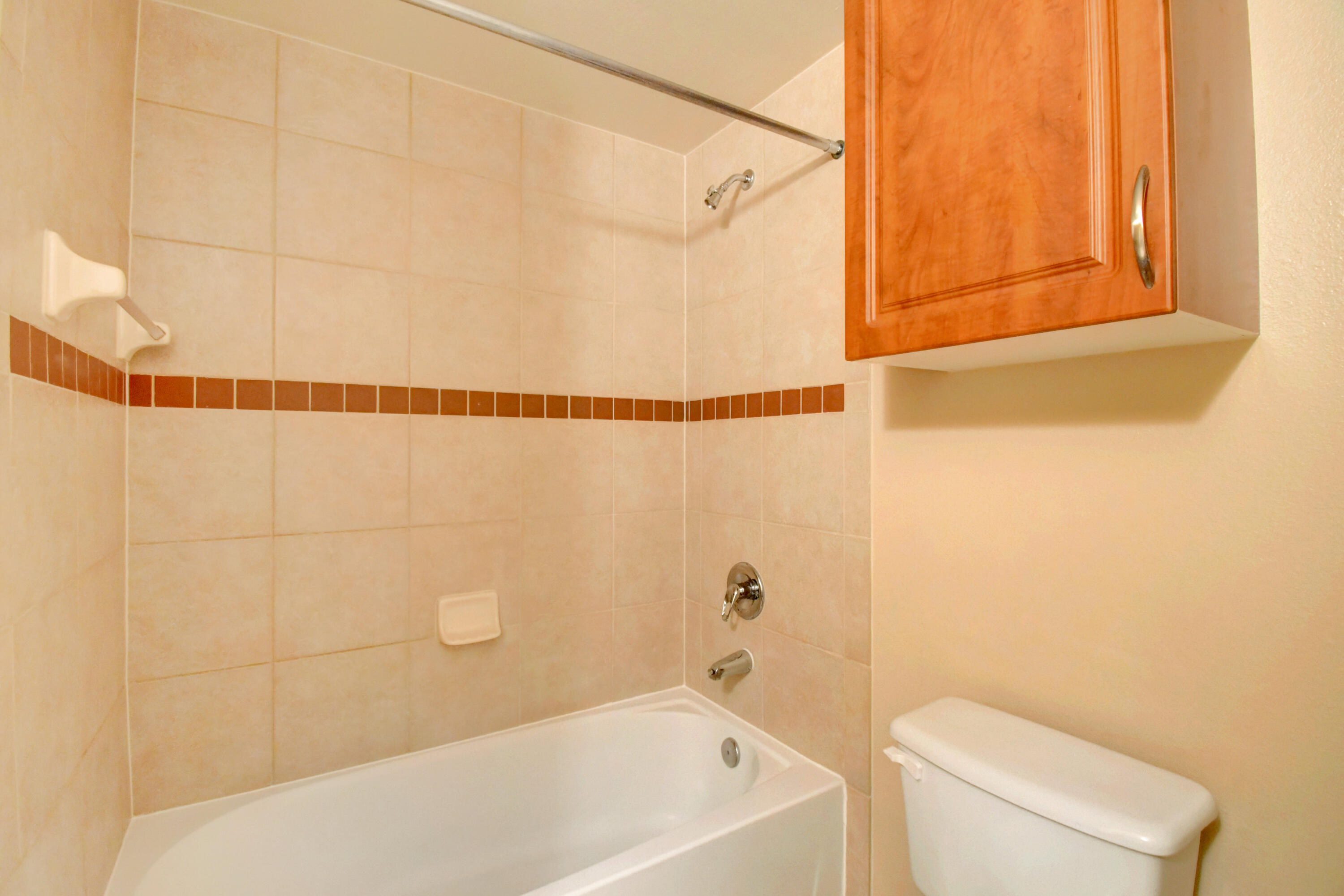 VILLAS AT EMERALD DUNES CONDO - Residential Lease