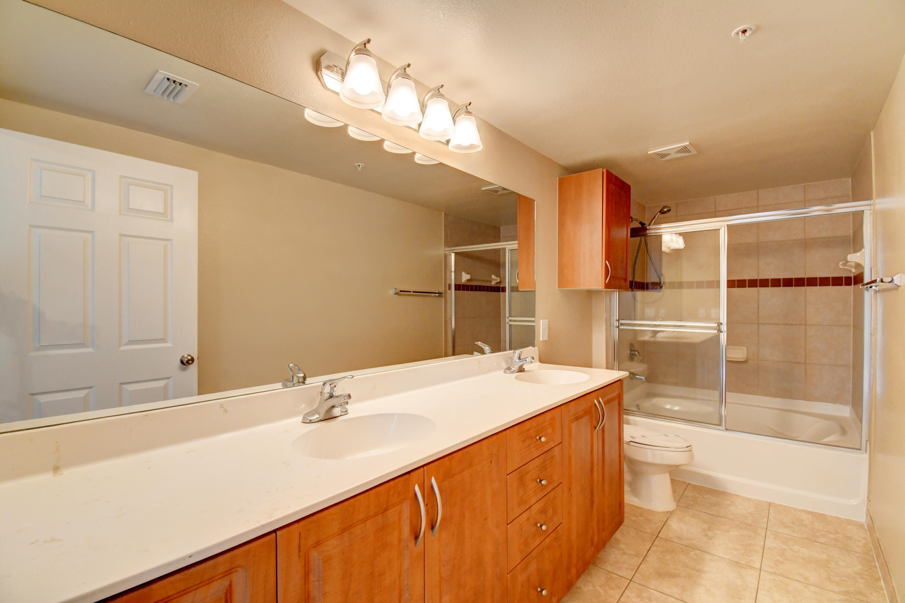 VILLAS AT EMERALD DUNES CONDO - Residential Lease