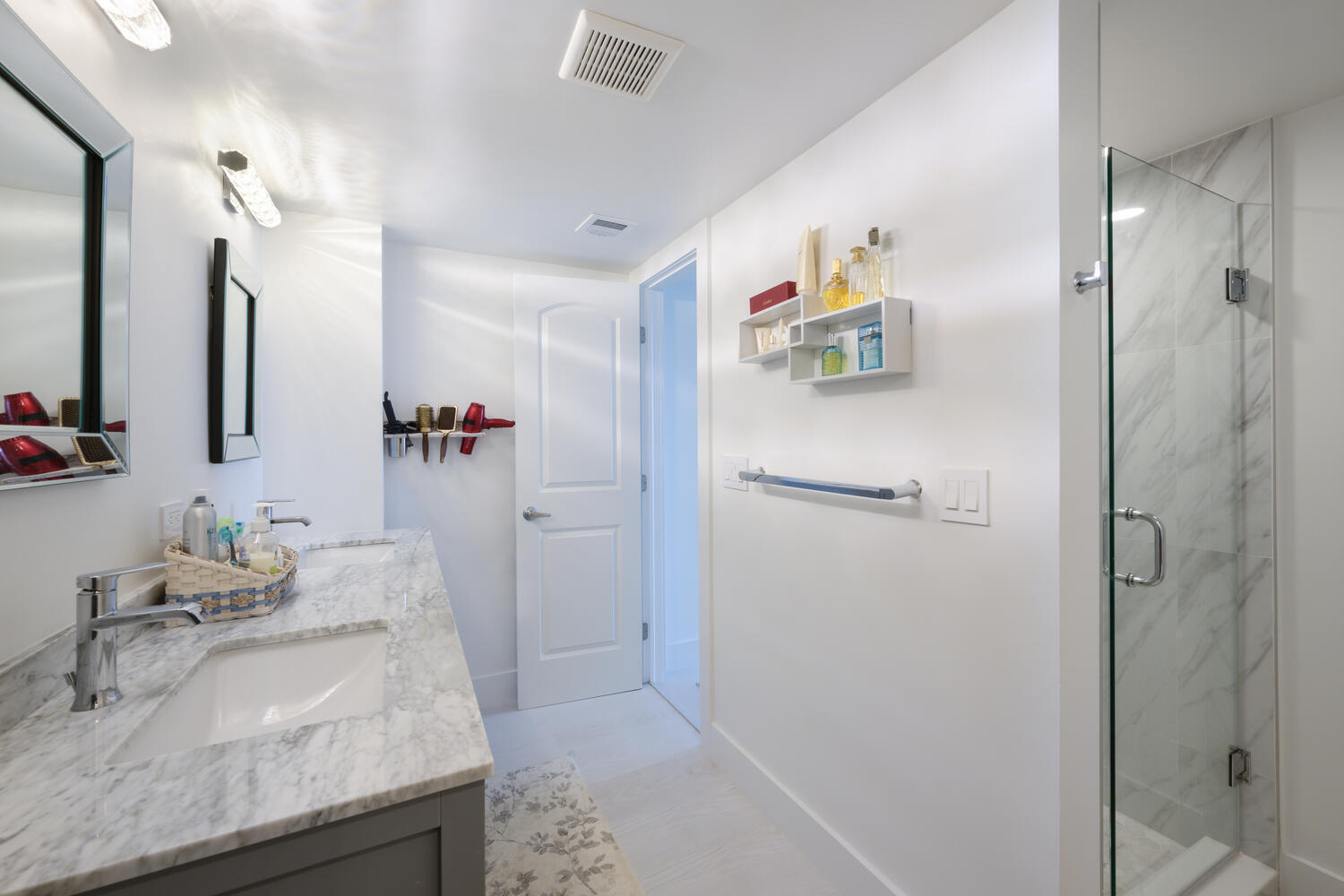 MAYFAIR HOUSE CONDO - Residential Lease