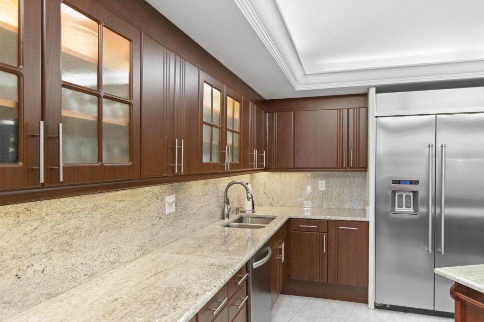 OLD PORT COVE LAKE POINT - Residential