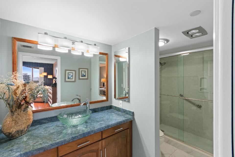 OLD PORT COVE LAKE POINT - Residential