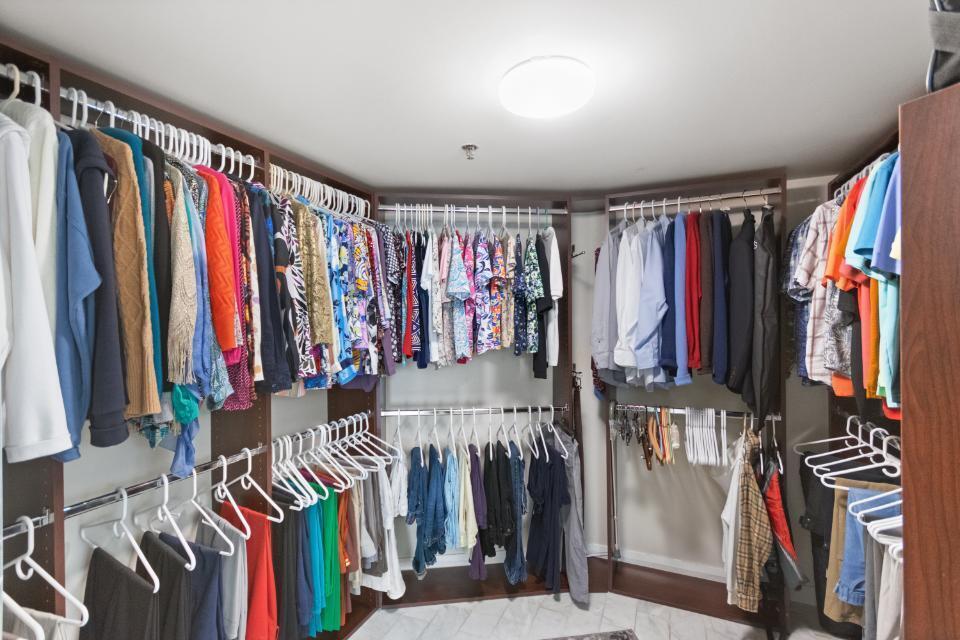 OLD PORT COVE LAKE POINT - Residential