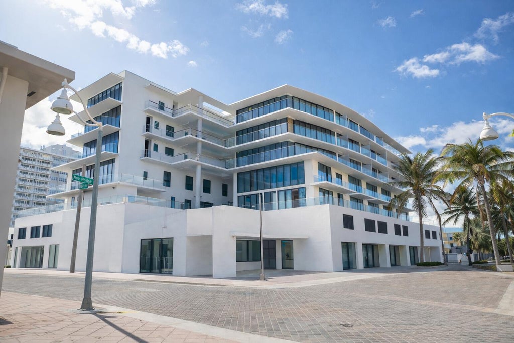 Photo of 3319 N OCEAN Drive #509, Hollywood, FL 33019 (MLS # B26088038)