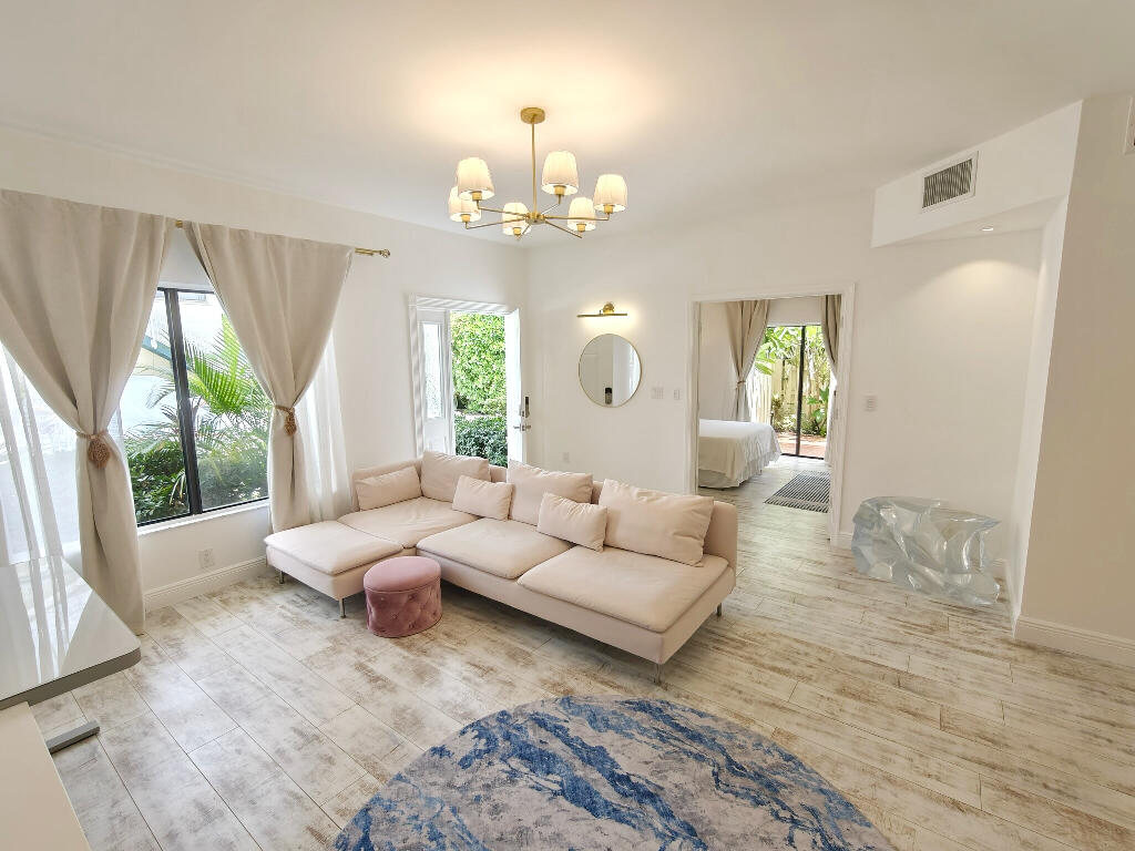 210 BELLA VISTA Court N 10