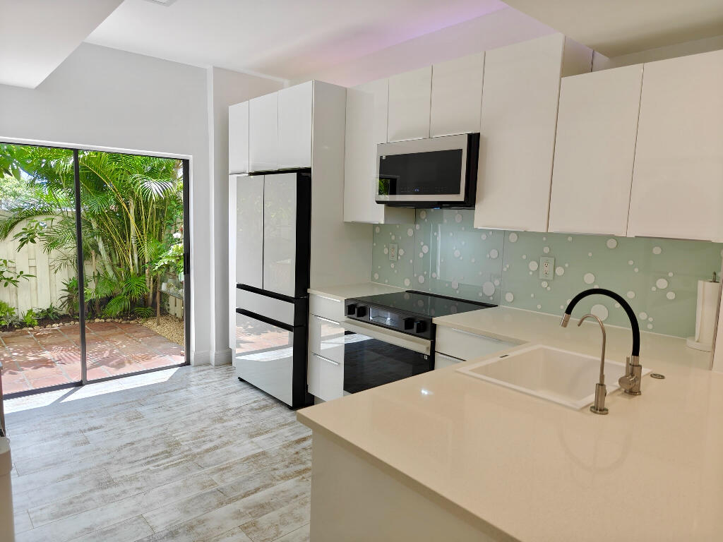 210 BELLA VISTA Court N 10