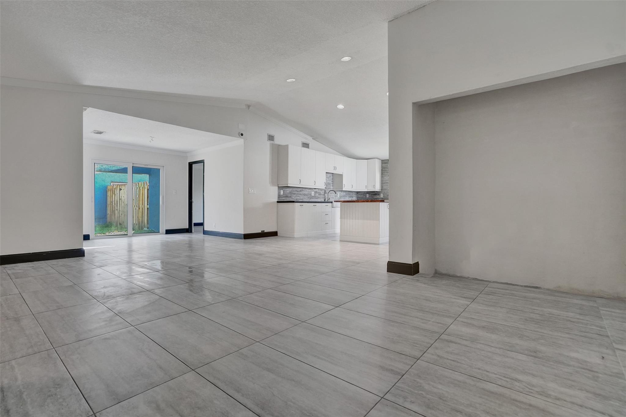 Jacaranda Prcl 338 96-22 - Residential
