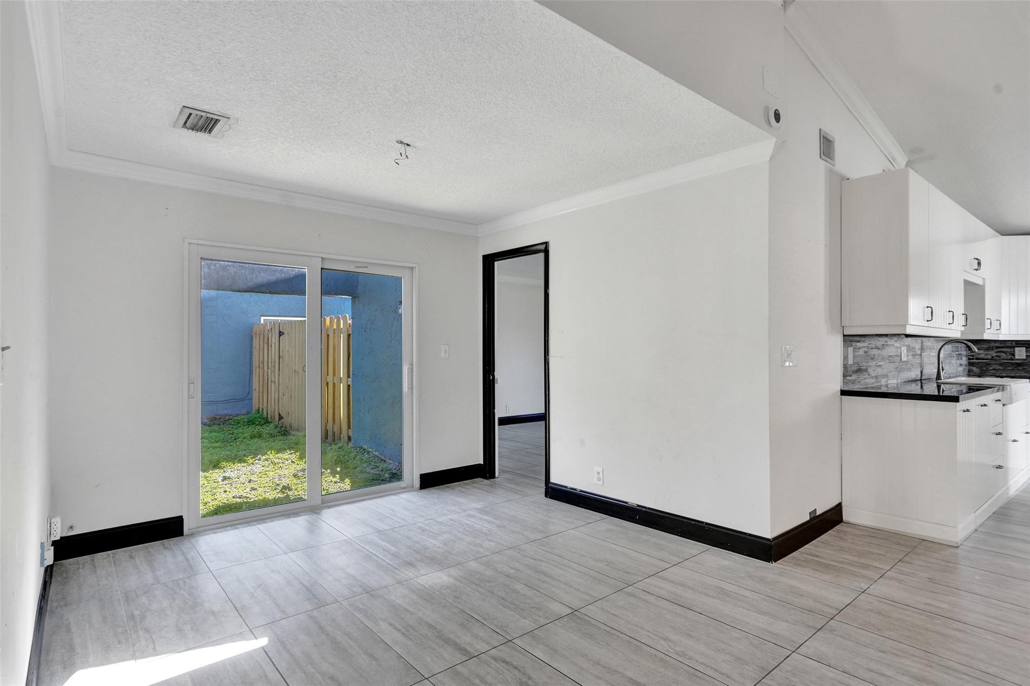 Jacaranda Prcl 338 96-22 - Residential