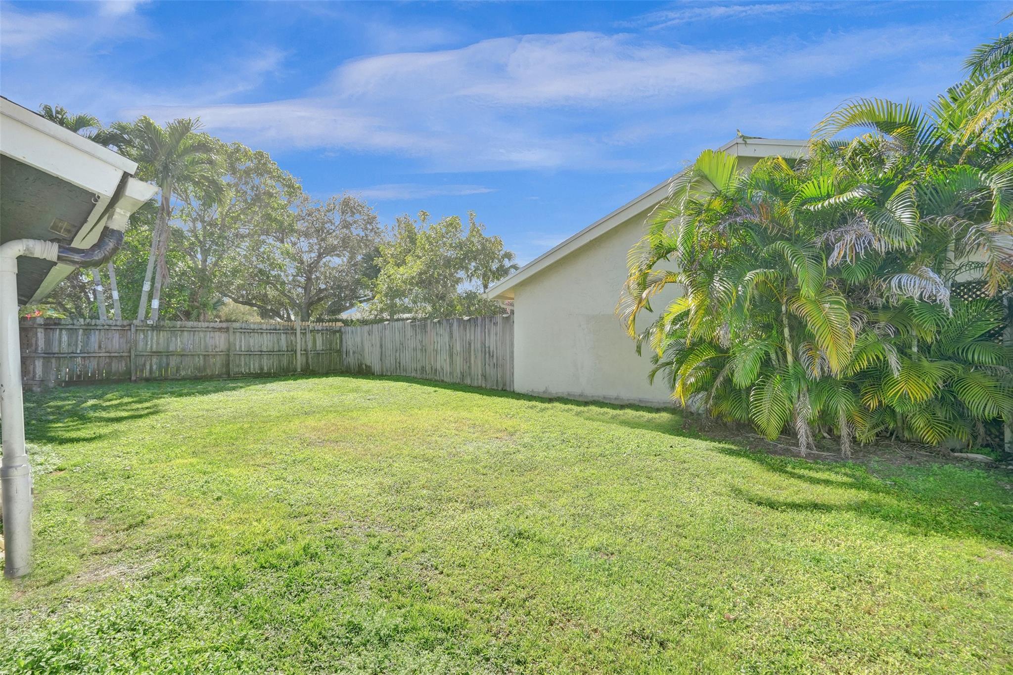 Jacaranda Prcl 338 96-22 - Residential