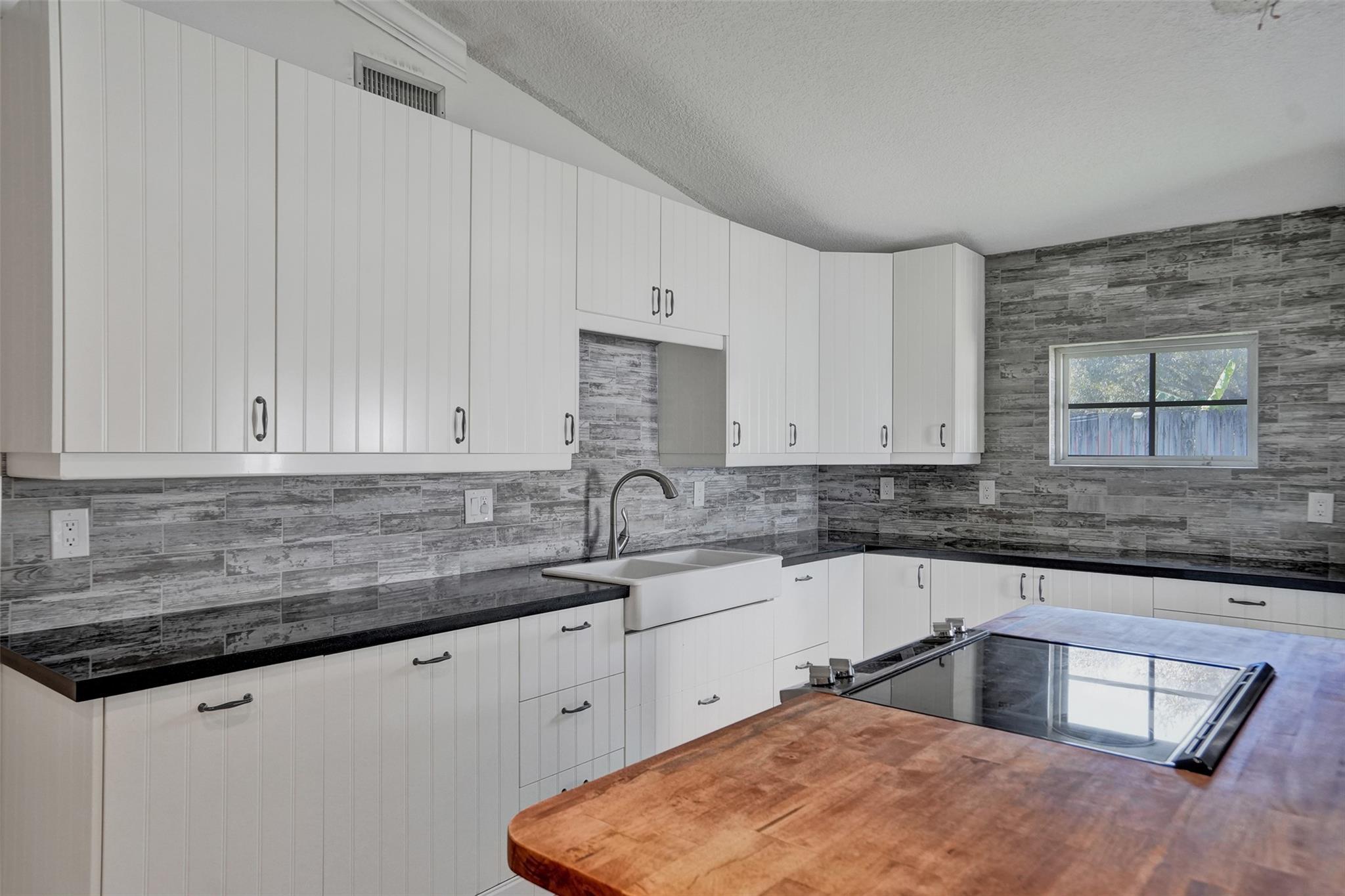 Jacaranda Prcl 338 96-22 - Residential
