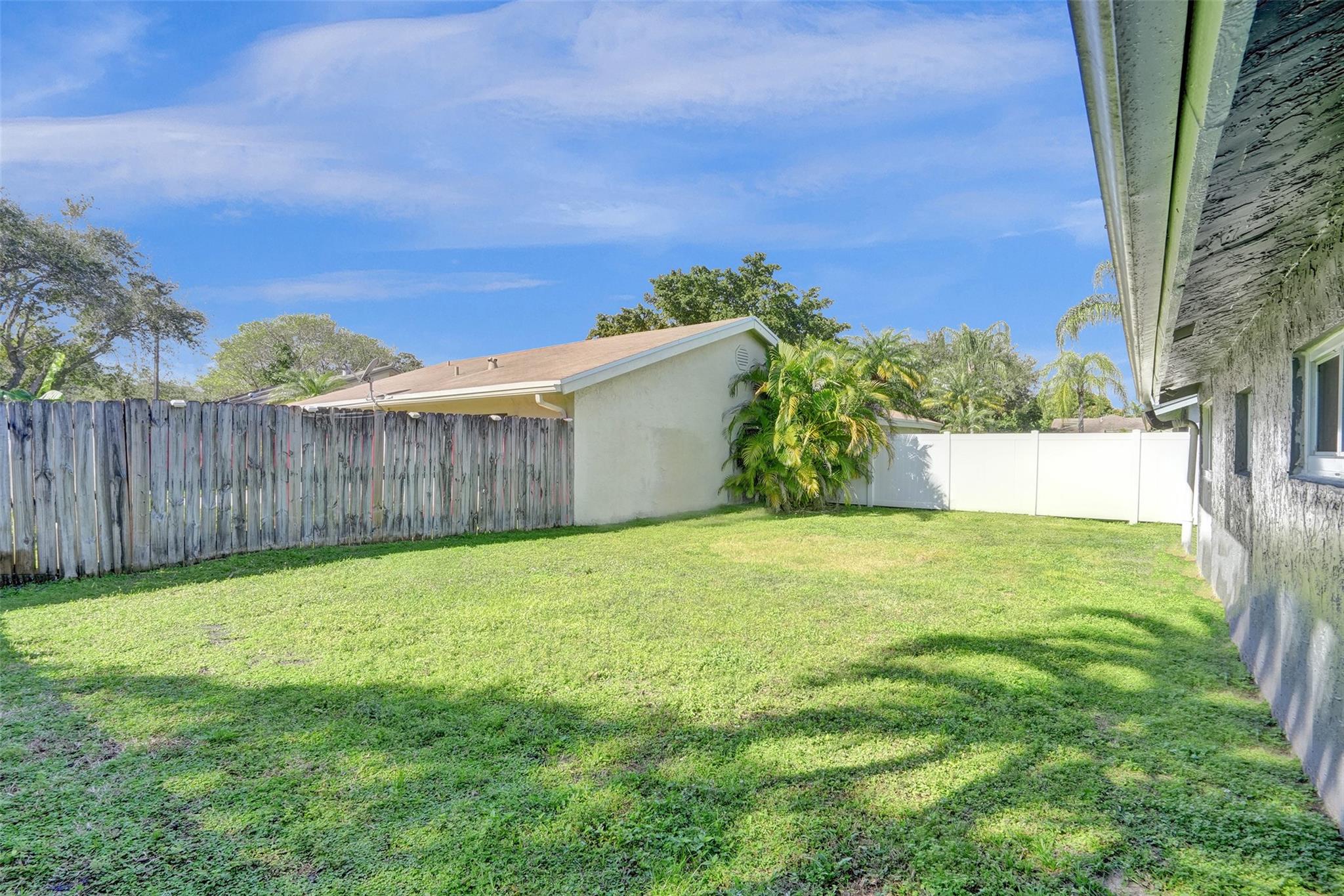 Jacaranda Prcl 338 96-22 - Residential
