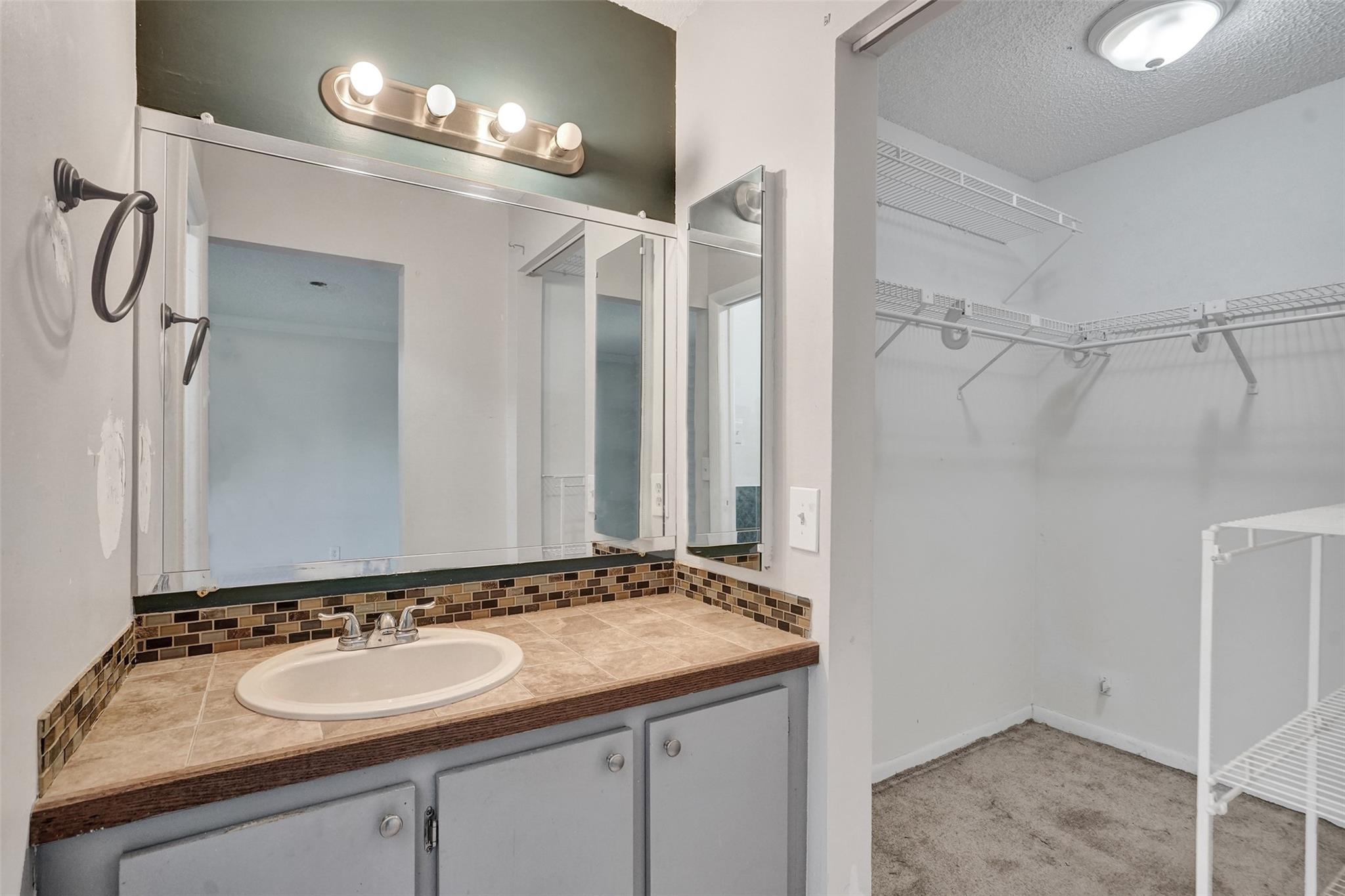 Jacaranda Prcl 338 96-22 - Residential