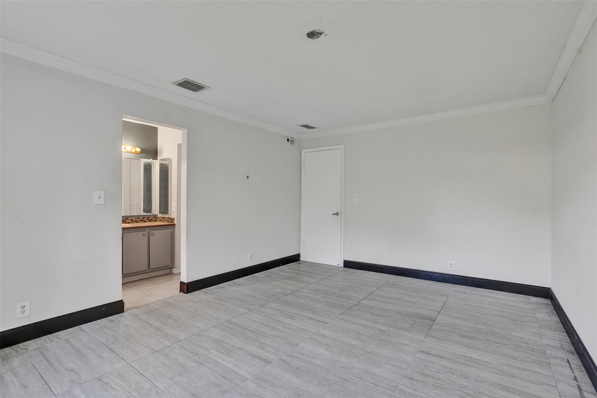 Jacaranda Prcl 338 96-22 - Residential