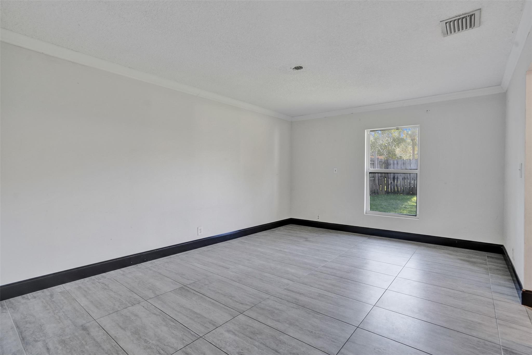 Jacaranda Prcl 338 96-22 - Residential
