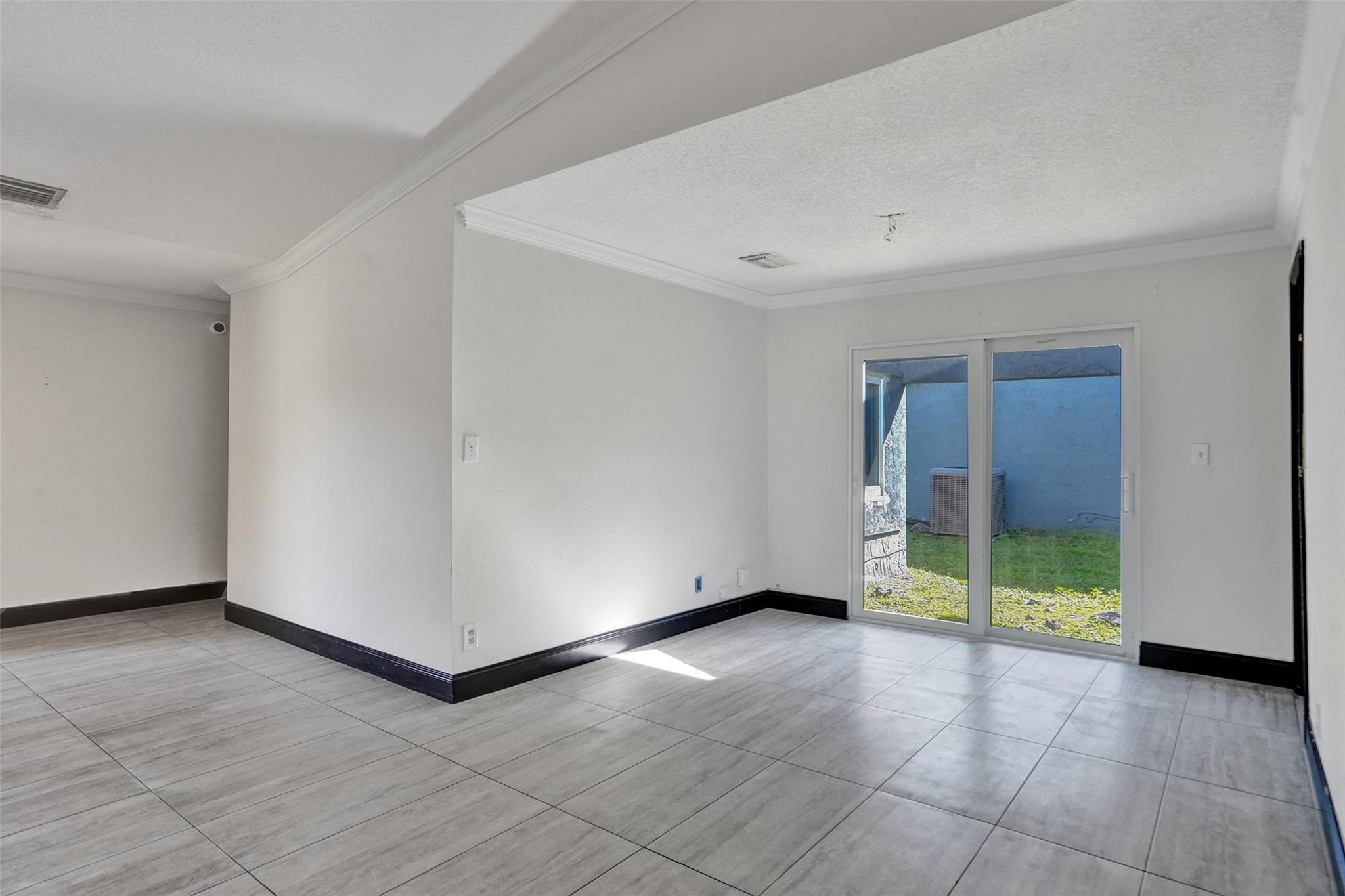 Jacaranda Prcl 338 96-22 - Residential