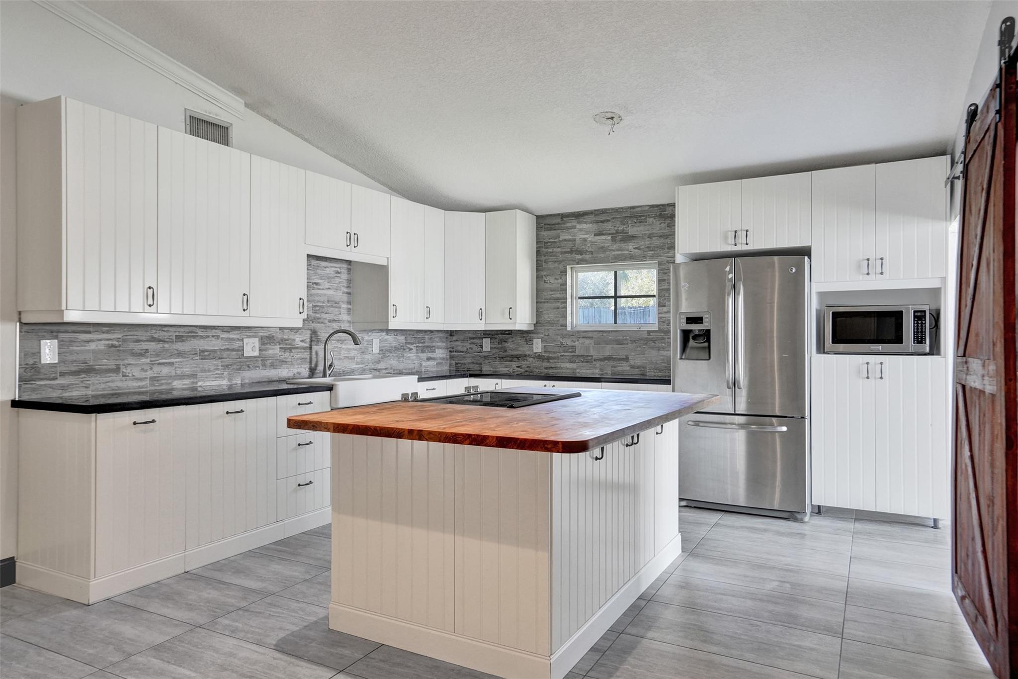 Jacaranda Prcl 338 96-22 - Residential