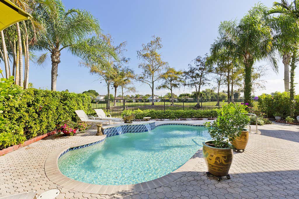 Photo of 2562 Players Court, Wellington, FL 33414 (MLS # R10933813)