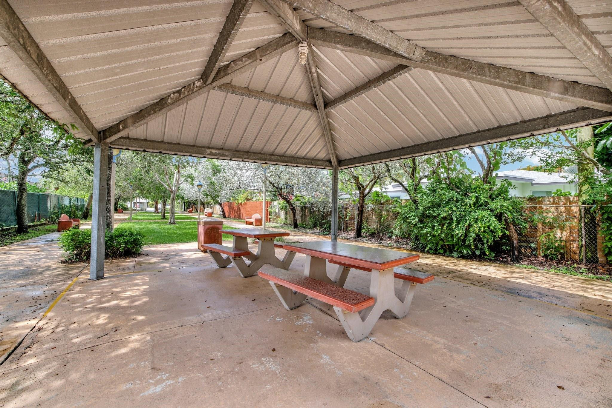 JENADA VILLAS - Residential