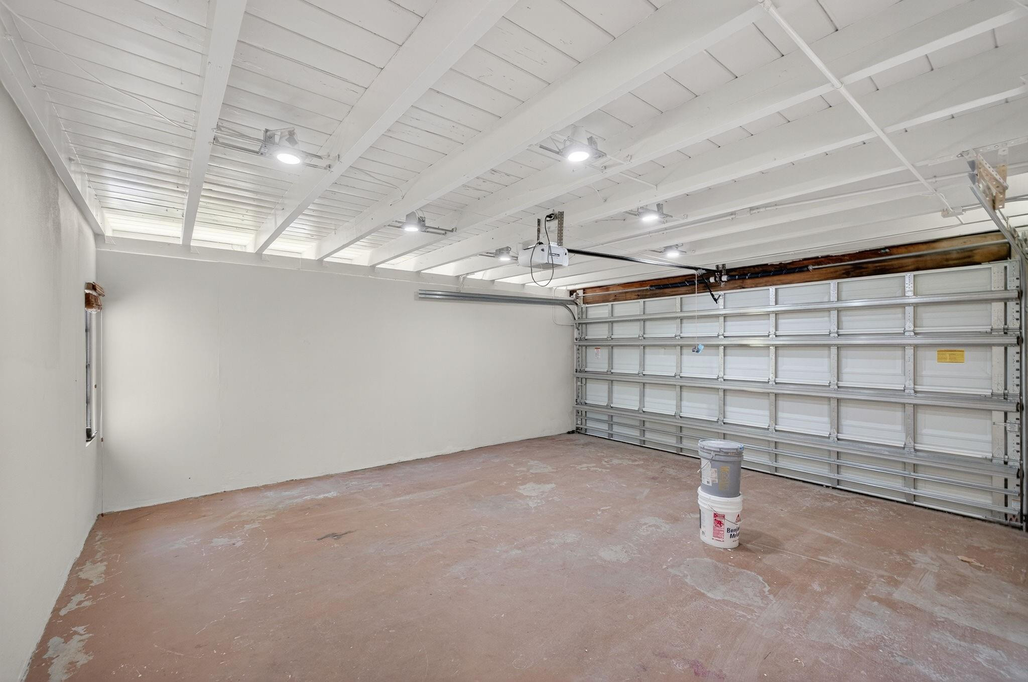 JENADA VILLAS - Residential