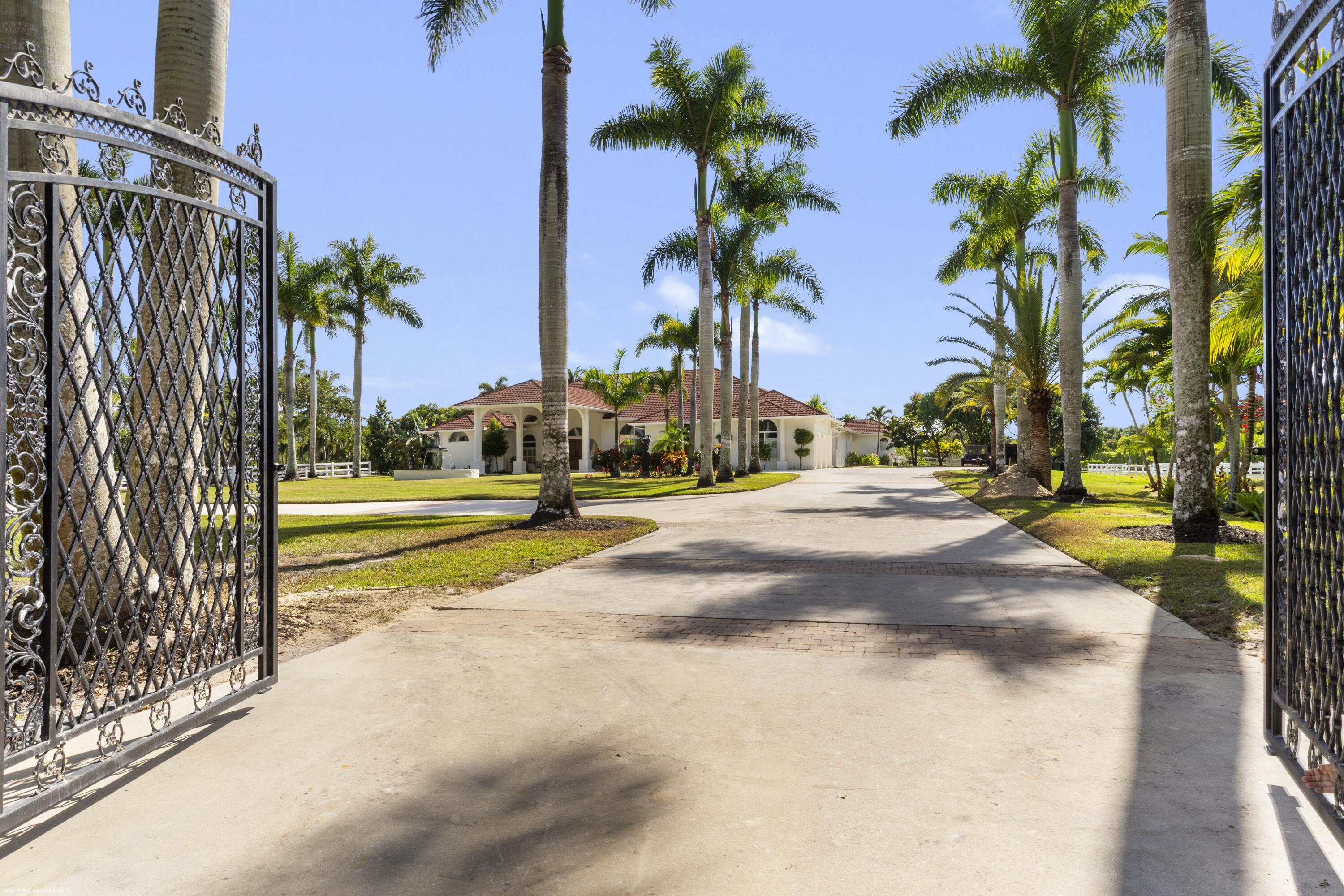 PALM BEACH POINT - Residential