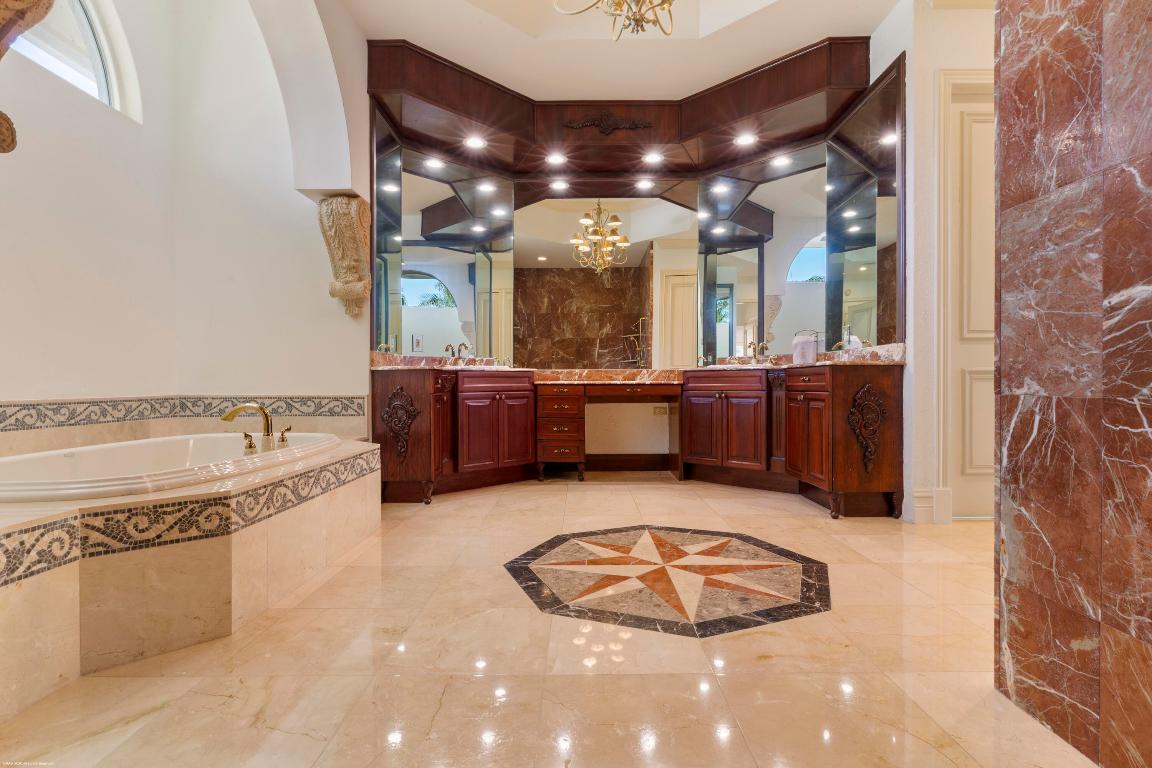 PALM BEACH POINT - Residential