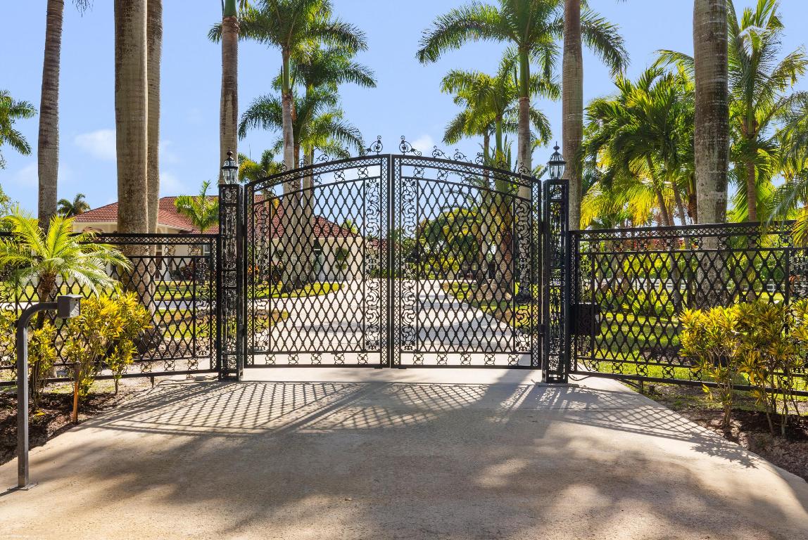 PALM BEACH POINT - Residential