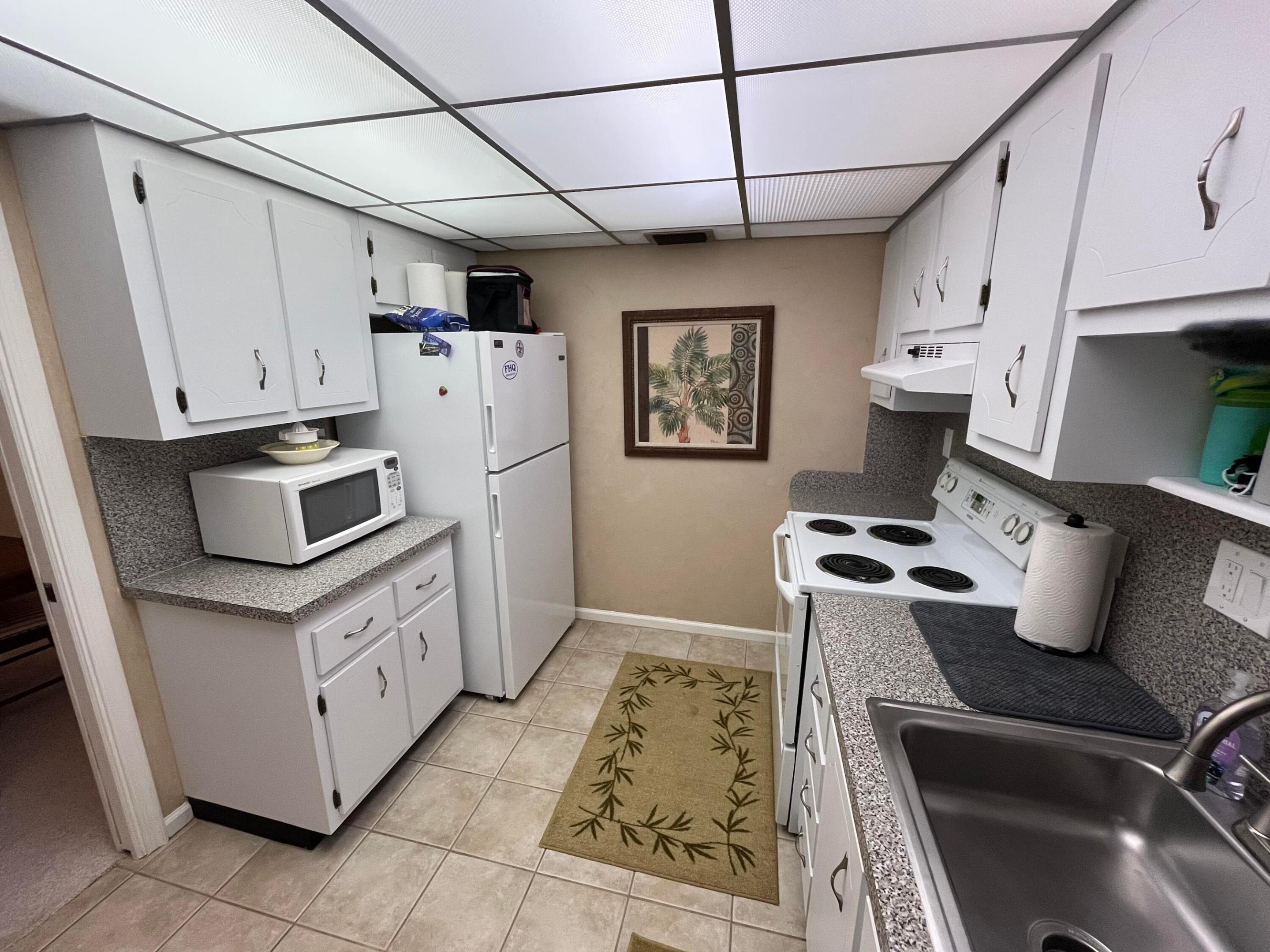 300 N Highway A1a 206g, Jupiter, FL, 33477/$365,000 4 300 N Highway A1a 206g