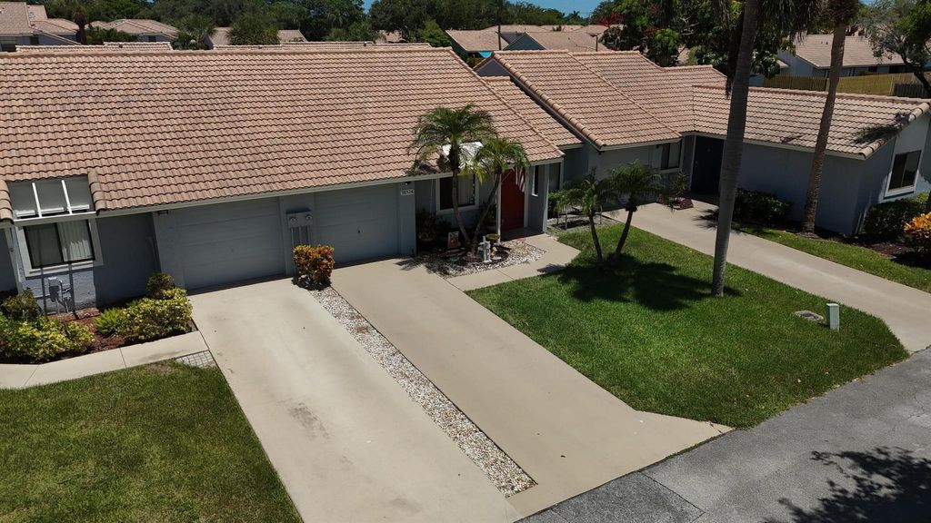 Photo of 9852 62nd Terrace S #E, Boynton Beach, FL 33437 (MLS # R11109567)