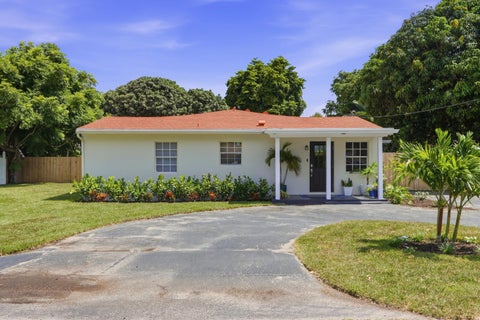 Tiny photo for 1900 Carissa Road, Lake Clarke Shores, FL 33406 (MLS # B26050752)