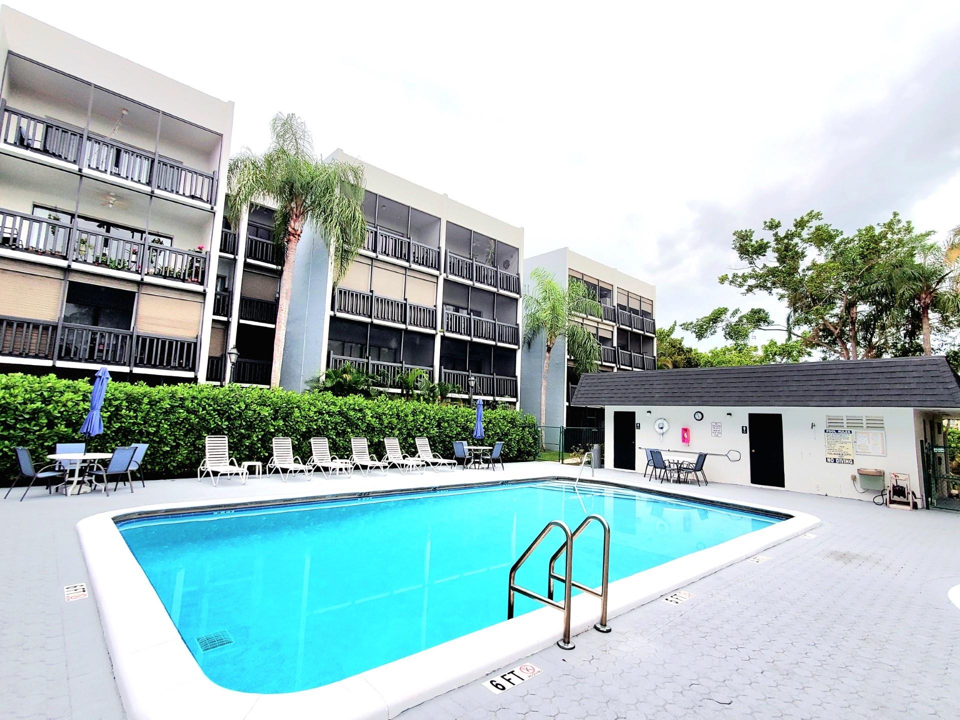 Beautifully updated 2 bedroom 2 bath condo located in the desirable community of Manaranda Village. Updated bathrooms, flooring and kitchen. Spacious living area and screened-in balcony. WASHER & DRYER IN UNIT! Amenities include pool, tennis courts, bbq area and more! Close to dining, shopping and highways!
