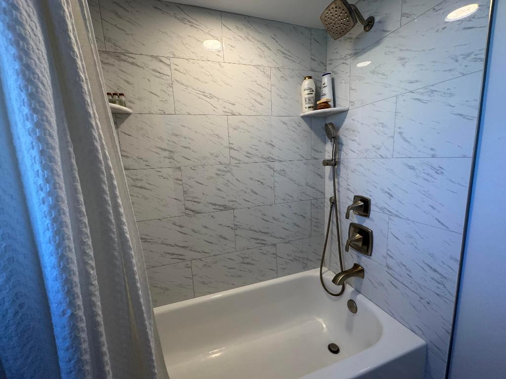 TIARA TOWERS CONDOMINIUM - Residential Lease