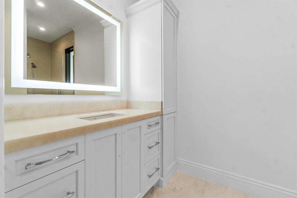 SAILFISH POINT - Residential