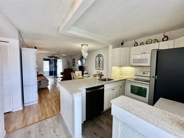 VILLAGE ROYALE CONDO 3 - Residential