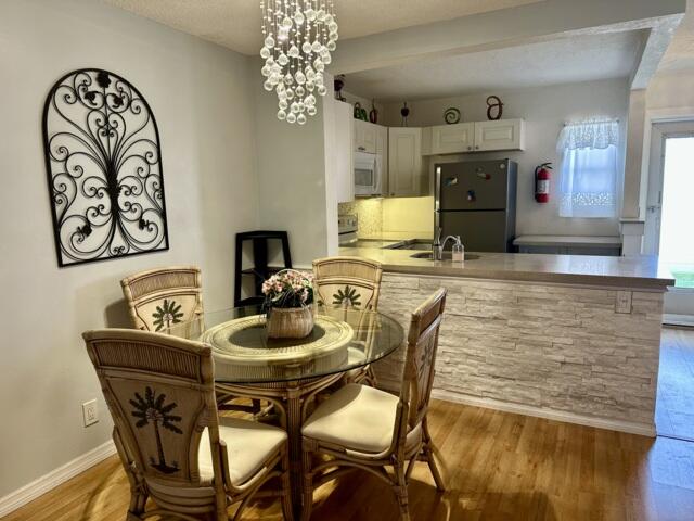 VILLAGE ROYALE CONDO 3 - Residential