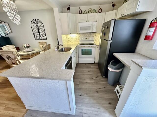 VILLAGE ROYALE CONDO 3 - Residential