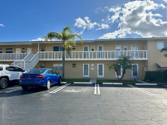 VILLAGE ROYALE CONDO 3 - Residential