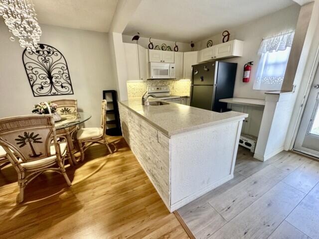 VILLAGE ROYALE CONDO 3 - Residential