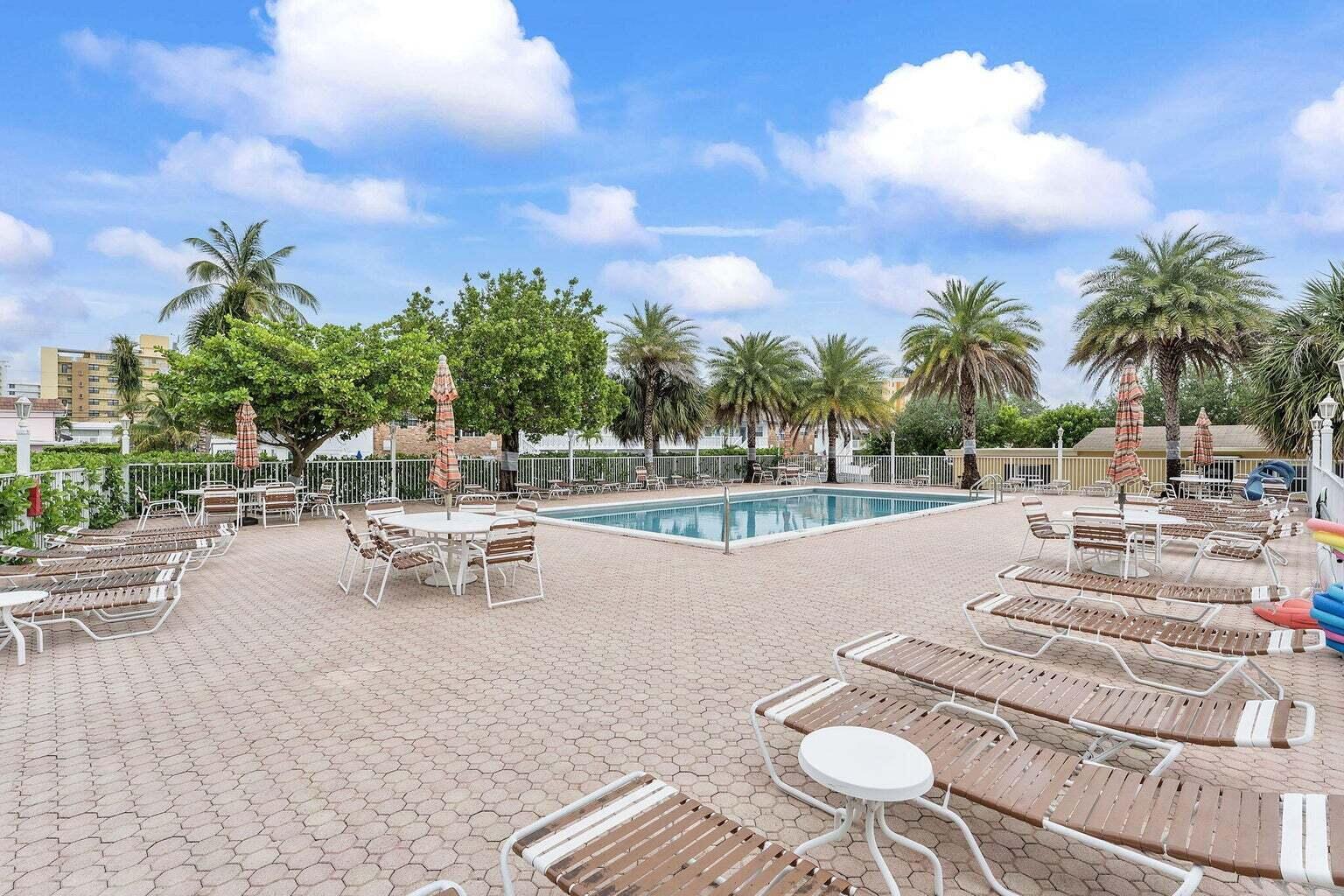 TRADEWINDS OF POMPANO CON - Residential