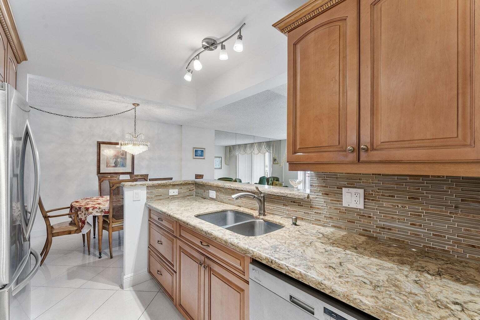 TRADEWINDS OF POMPANO CON - Residential