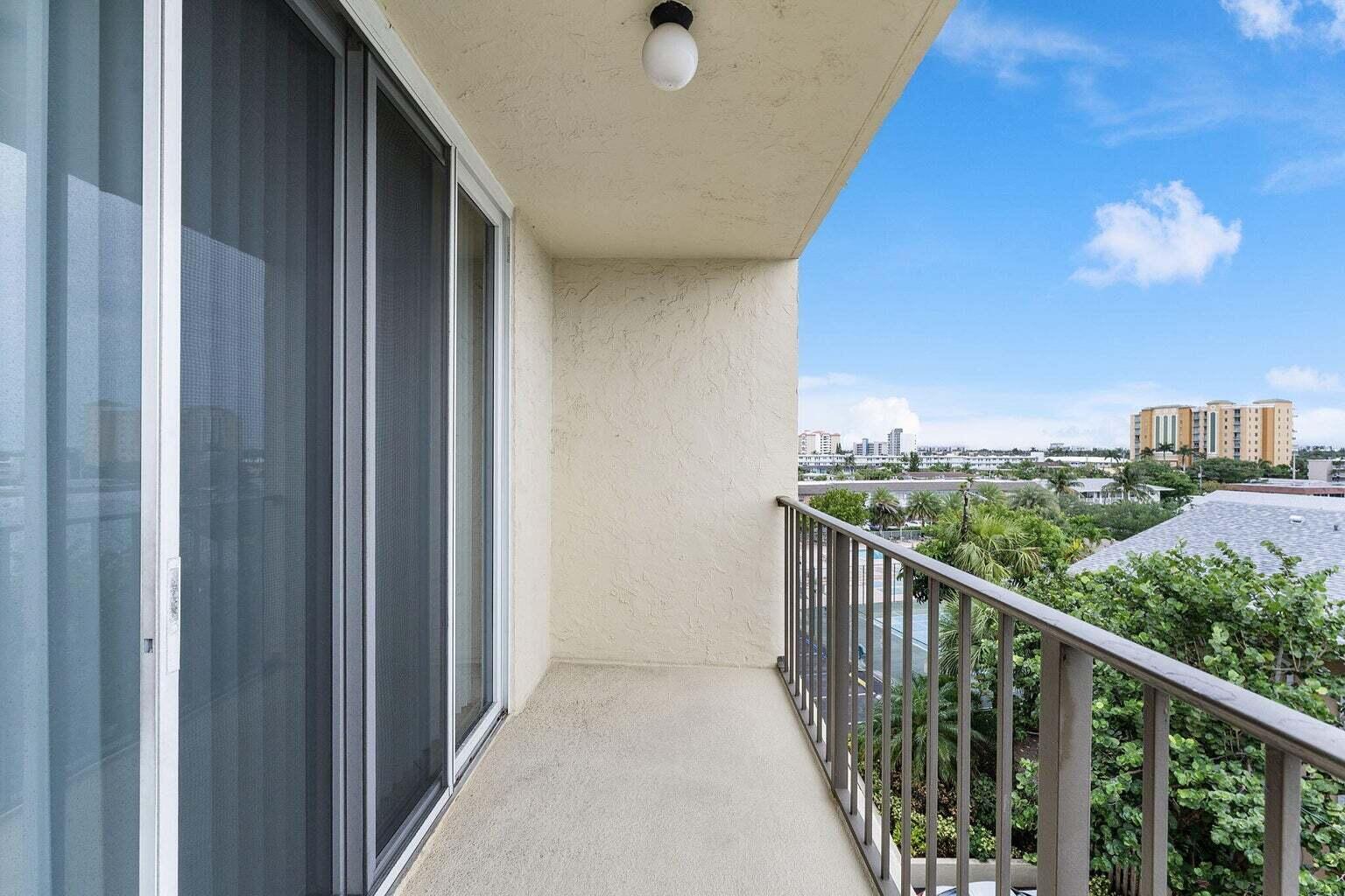 TRADEWINDS OF POMPANO CON - Residential