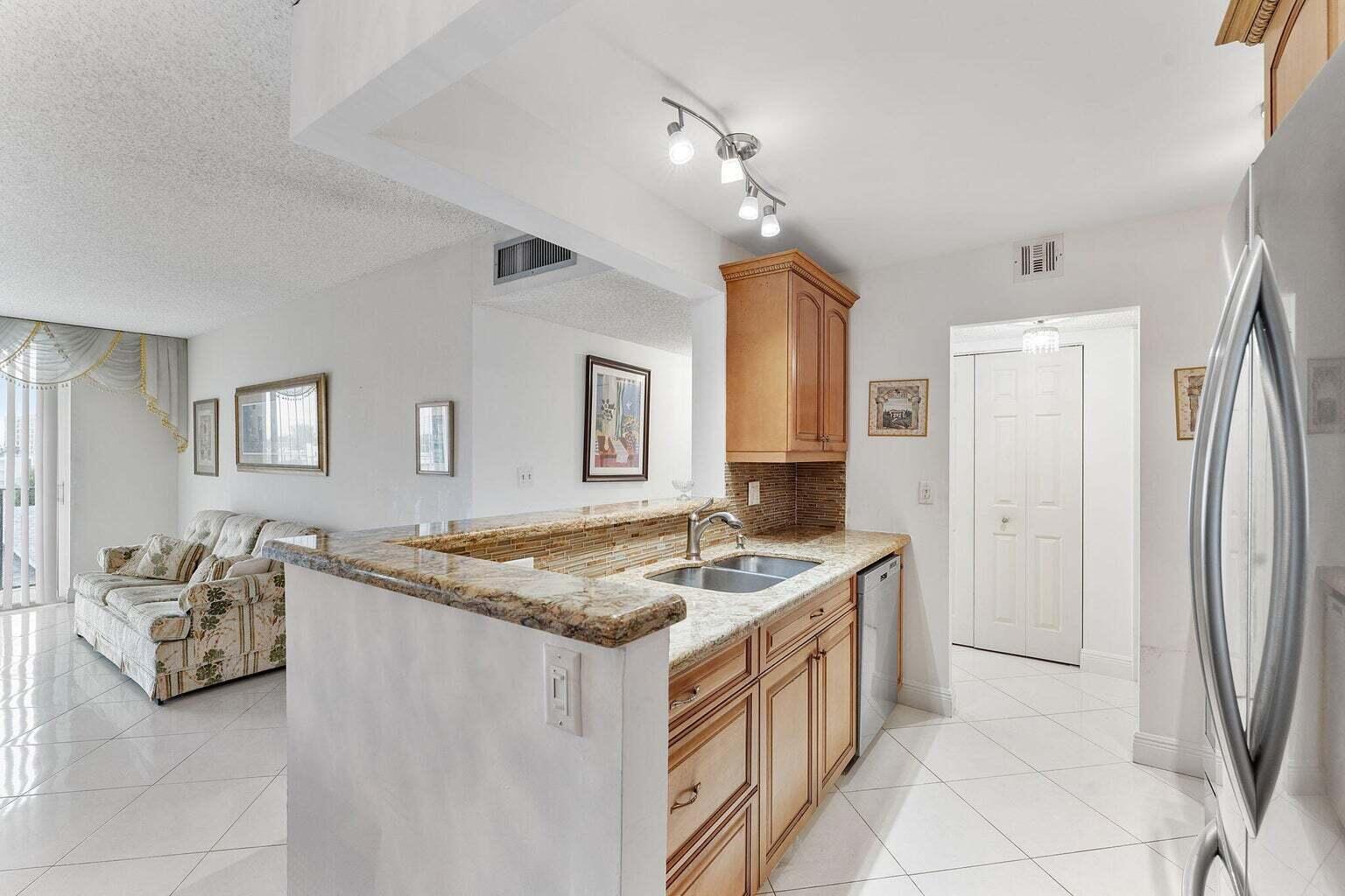 TRADEWINDS OF POMPANO CON - Residential