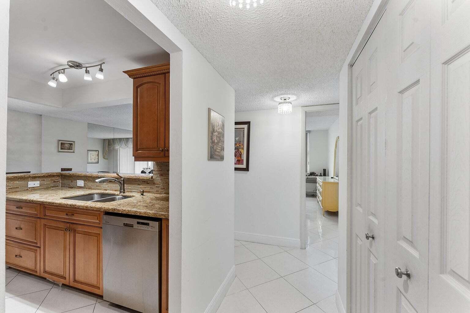 TRADEWINDS OF POMPANO CON - Residential
