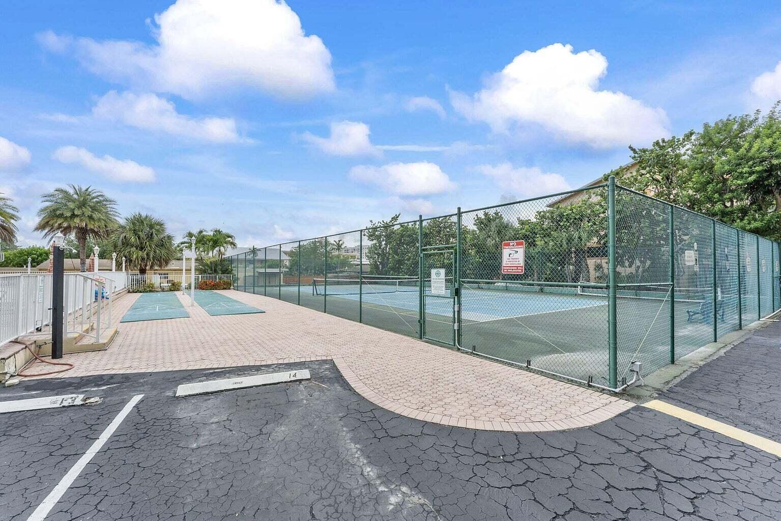 TRADEWINDS OF POMPANO CON - Residential