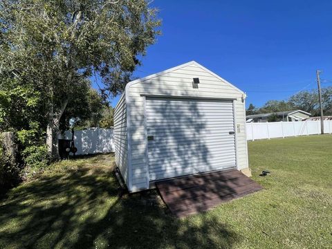 A home in Okeechobee