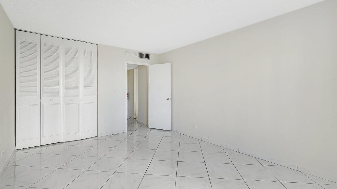 Winston Towers 300 - Residential